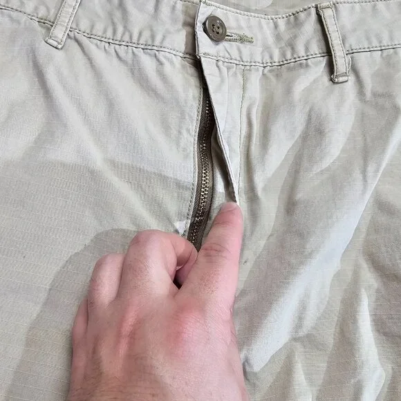 Levis Ripstop Cargo Shorts Mens W42 Khaki Beige Utility 9" Inseam READ - Picture 10 of 12